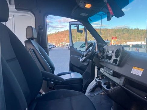 Used 2022 Mercedes-Benz Sprinter 2500 image 10
