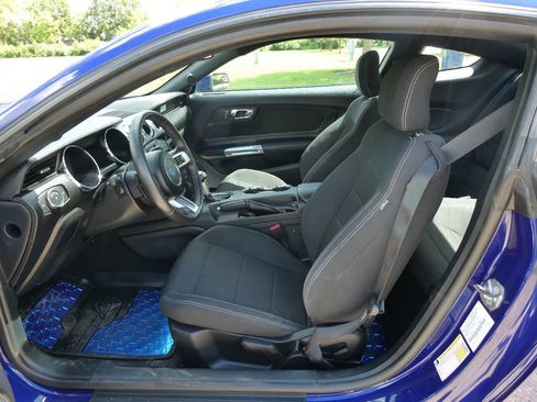Used 2015 Ford Mustang Coupe RWD image 9