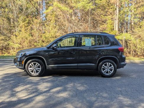 Used 2017 Volkswagen Tiguan S image 5