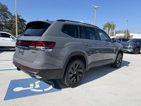 New 2026 Volkswagen Atlas SE image 3