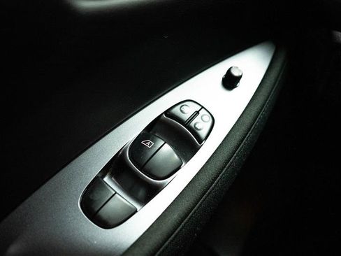 Used 2024 Nissan Leaf S image 26