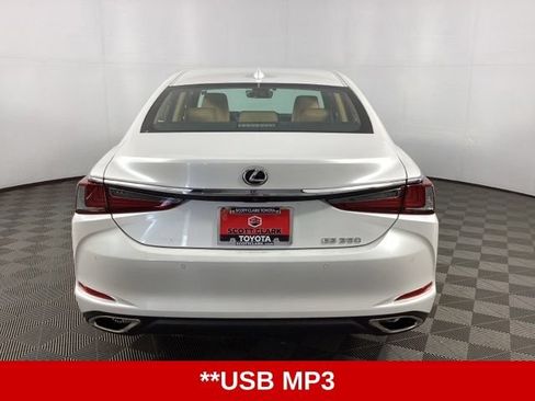 Used 2025 Lexus ES 350 w/ Premium Package FWD image 7