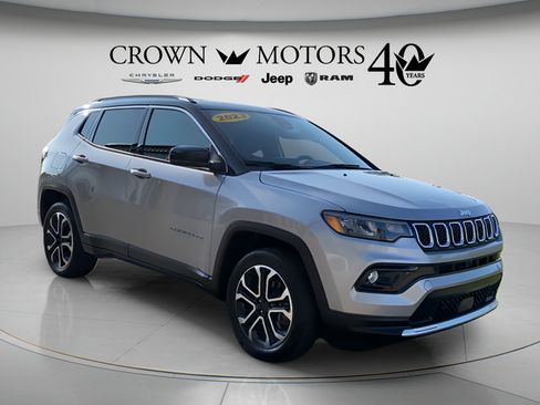 Used 2023 Jeep Compass Limited AWD/4WD image 3