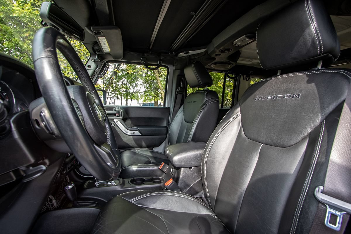 Used 2013 Jeep Wrangler Unlimited Rubicon w/ Connectivity Group AWD/4WD image 10