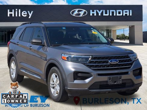 Used 2021 Ford Explorer XLT RWD image 2