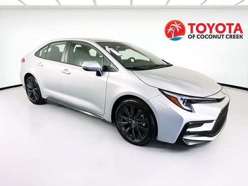 Used 2025 Toyota Corolla SE image 1