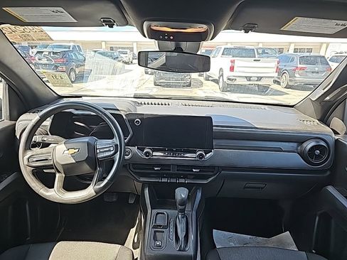 Used 2024 Chevrolet Colorado W/T image 5