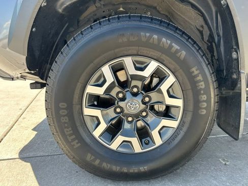 Used 2020 Toyota Tacoma TRD Off-Road w/ Technology Package AWD/4WD image 29