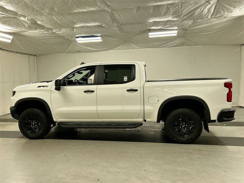 Used 2022 Chevrolet Silverado 1500 ZR2 w/ Technology Package image 6