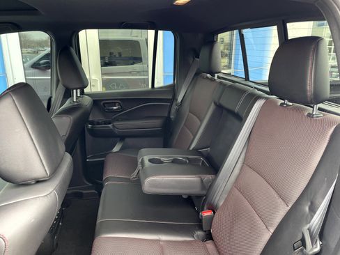 Used 2025 Honda Ridgeline Black Edition image 8