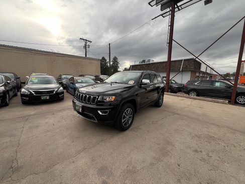 Used 2017 Jeep Grand Cherokee Limited AWD/4WD image 4