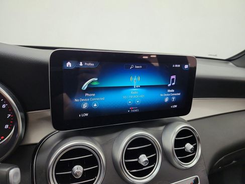 Used 2021 Mercedes-Benz GLC 300 image 9