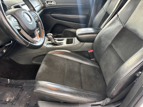 Used 2017 Jeep Grand Cherokee Altitude AWD/4WD image 13