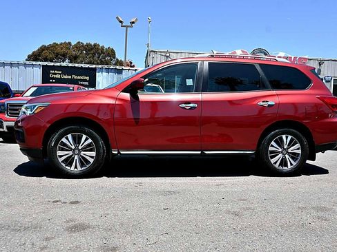 Used 2017 Nissan Pathfinder S FWD image 4