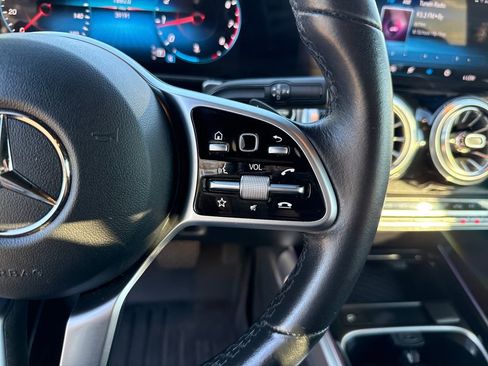 Used 2022 Mercedes-Benz GLB 250 image 16