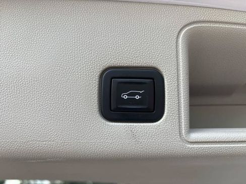Used 2020 GMC Terrain Denali w/ Denali Premium Package AWD/4WD image 8