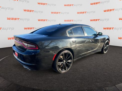 Used 2018 Dodge Charger SXT image 5