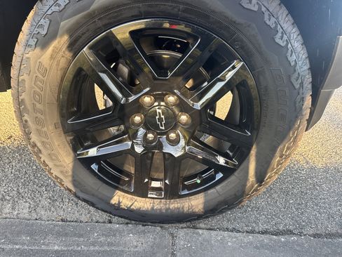 Certified 2024 Chevrolet Colorado Trail Boss w/ Technology Package image 9