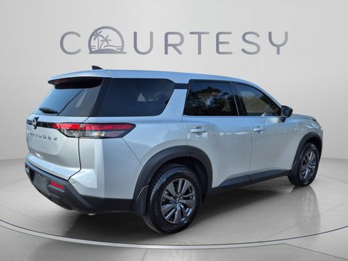 Certified 2025 Nissan Pathfinder S FWD image 7