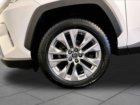 Used 2019 Toyota RAV4 XLE Premium AWD/4WD image 11