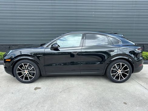 Used 2026 Porsche Cayenne E-Hybrid Coupe AWD/4WD image 2
