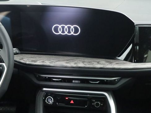 Used 2025 Audi Q5 Premium Plus w/ Premium Plus image 16