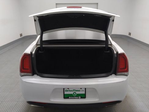 Used 2019 Chrysler 300 S RWD image 29