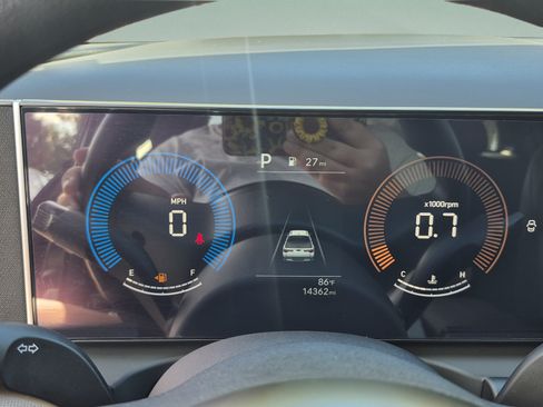Certified 2025 Hyundai Santa Cruz SEL FWD image 28