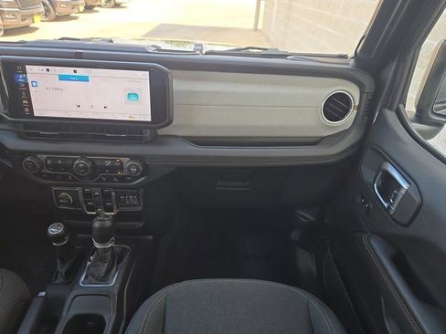 Used 2025 Jeep Wrangler Unlimited Sahara w/ Safety Group AWD/4WD image 20
