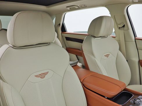 New 2025 Bentley Bentayga Extended Wheelbase image 31