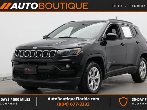 Used 2024 Jeep Compass Latitude AWD/4WD image 1