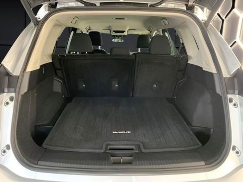 Used 2024 Nissan Rogue SV image 14