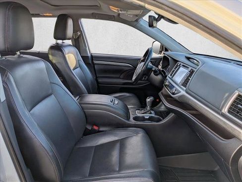 Used 2019 Toyota Highlander Limited FWD image 19