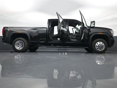 New 2026 GMC Sierra 3500 Denali w/ Denali Reserve Package image 33