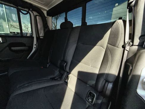 Used 2021 Jeep Gladiator Sport AWD/4WD image 12