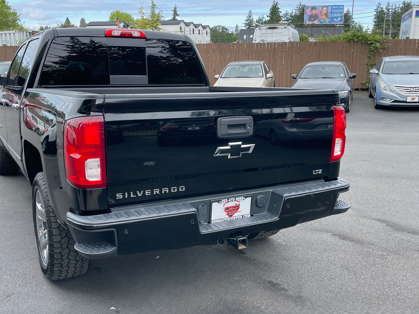 Used 2018 Chevrolet Silverado 1500 LTZ Z71 w/ LTZ Plus Package AWD/4WD image 6