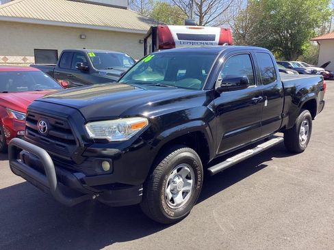 Used 2016 Toyota Tacoma SR w/ SR Convenience Package image 3