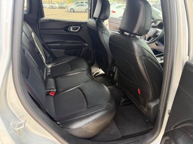 Used 2025 Jeep Compass Trailhawk AWD/4WD image 29
