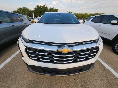 Used 2026 Chevrolet Equinox LT FWD image 2