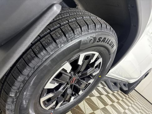 Used 2022 Nissan Frontier PRO-4X AWD/4WD image 35