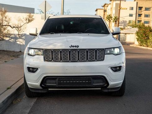 Used 2018 Jeep Grand Cherokee Altitude RWD image 8