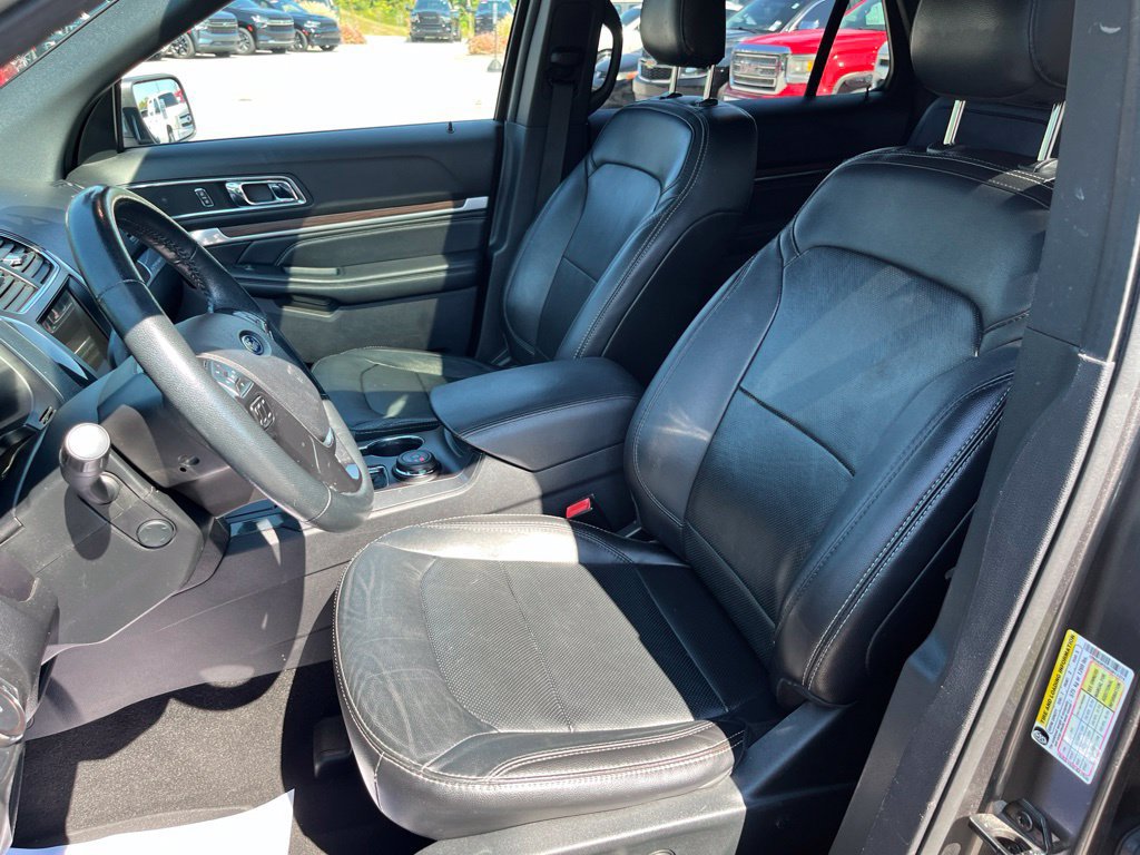 Used 2019 Ford Explorer Limited w/ Class III Trailer Tow Package AWD/4WD image 12