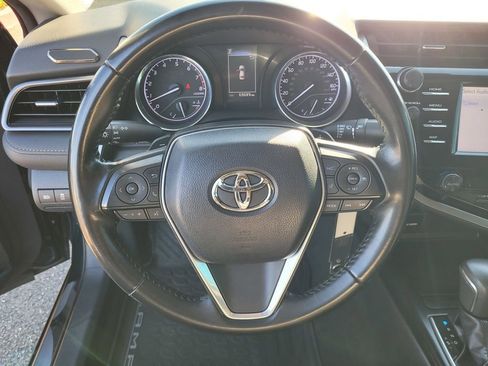 Used 2019 Toyota Camry SE w/ Accessory Appearance Package image 18