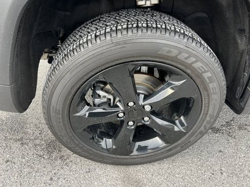 Used 2023 Jeep Grand Cherokee Altitude image 14