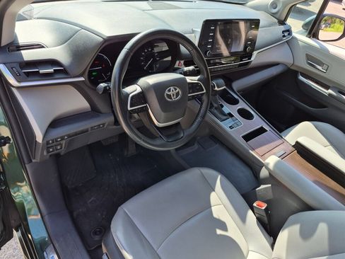 Used 2024 Toyota Sienna XLE w/ XLE Plus Package AWD/4WD image 13