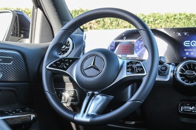 Used 2025 Mercedes-Benz EQB 300 4MATIC image 17