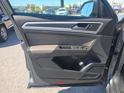 Used 2022 Volkswagen Atlas SEL R-Line AWD/4WD image 11