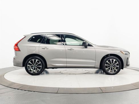 Used 2023 Volvo XC60 B5 Plus AWD/4WD image 13
