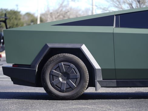 Used 2025 Tesla Cybertruck AWD Crew Cab image 6