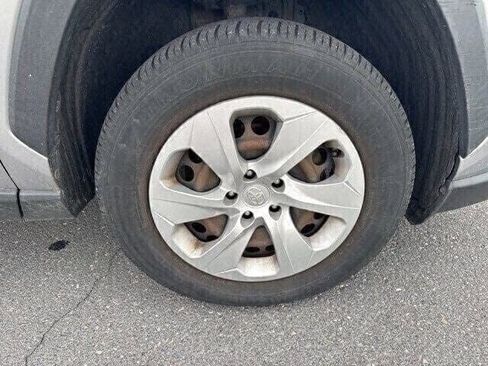 Used 2019 Toyota RAV4 LE image 11